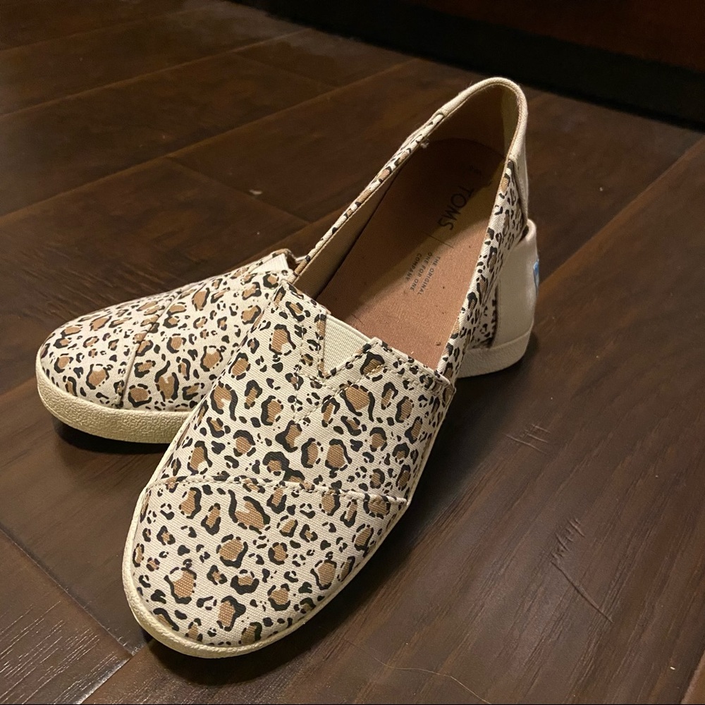 Nwot Tom’s slip on size 8